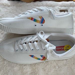 NWT Tretorn Womens ‘s rainbow canvas 9 1/2